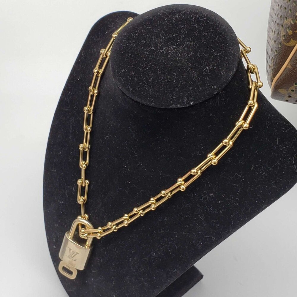 100% Auth Louis Vuitton Lock & Key with Unbranded Gold Plated Chain Necklace - Picture 2 of 11